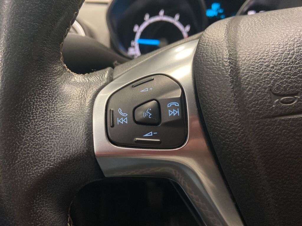 Ford Fiesta 2017 Musta