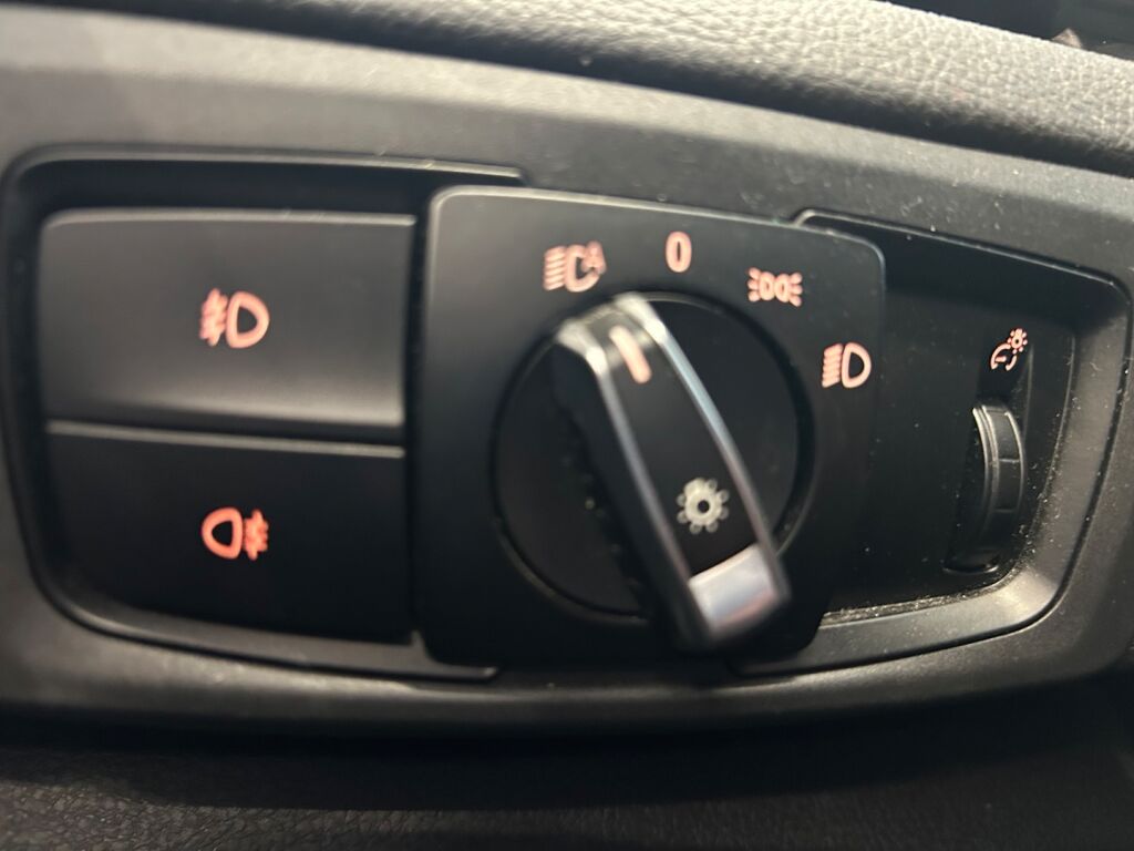 BMW 218 2017 Ruskea (beige)