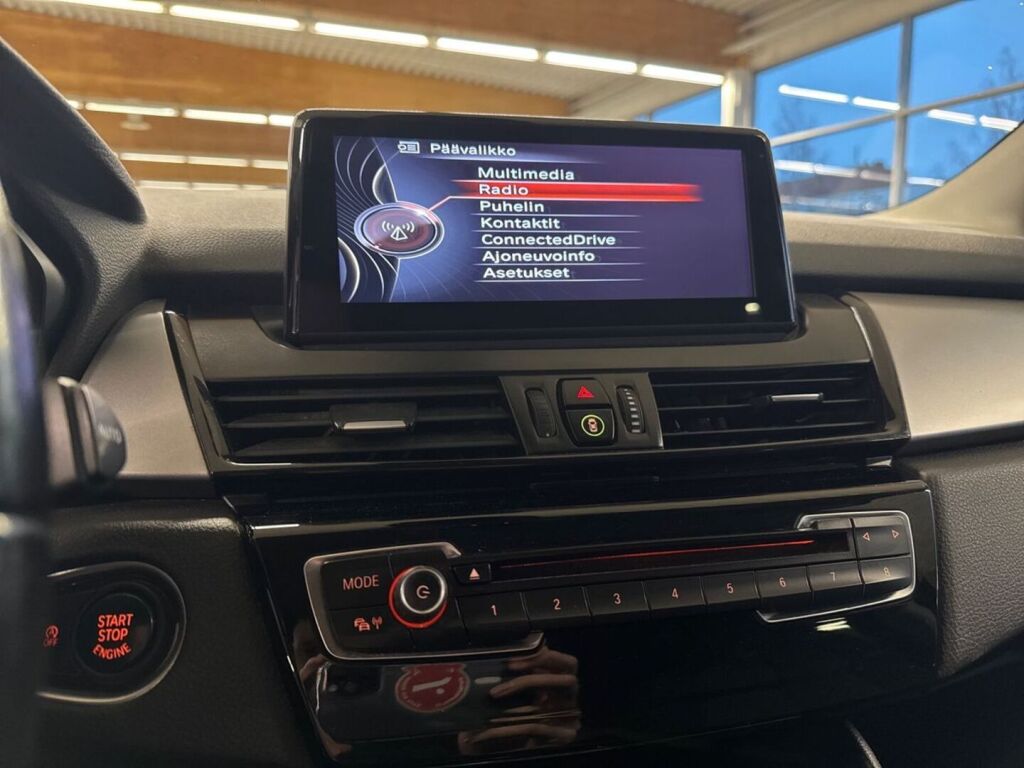 BMW 218 2017 Ruskea (beige)