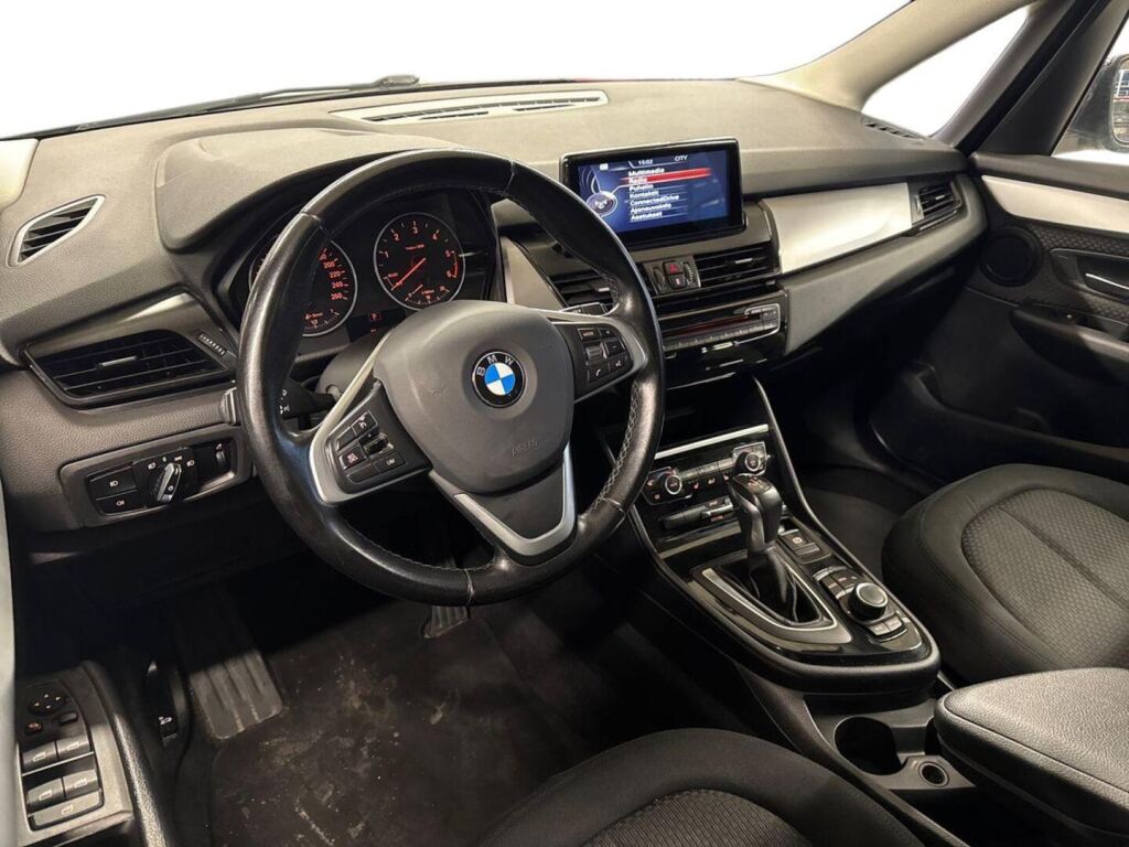 BMW 218 2017 Ruskea (beige)