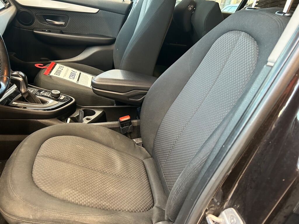 BMW 218 2017 Ruskea (beige)