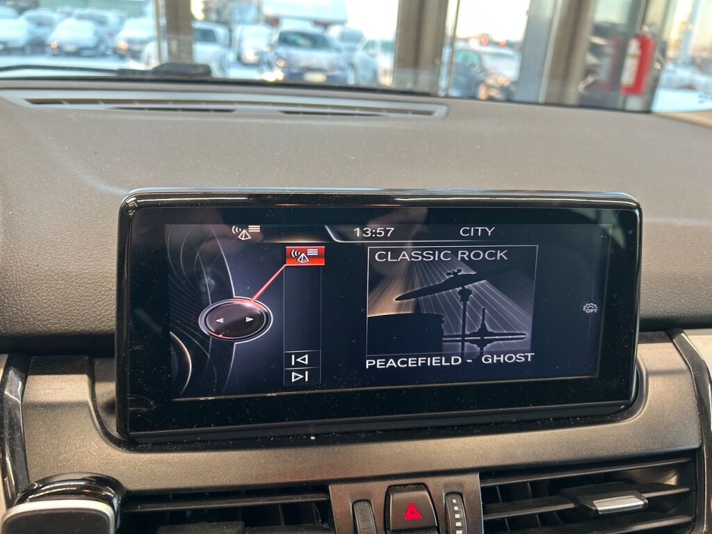 BMW 218 2017 Ruskea (beige)