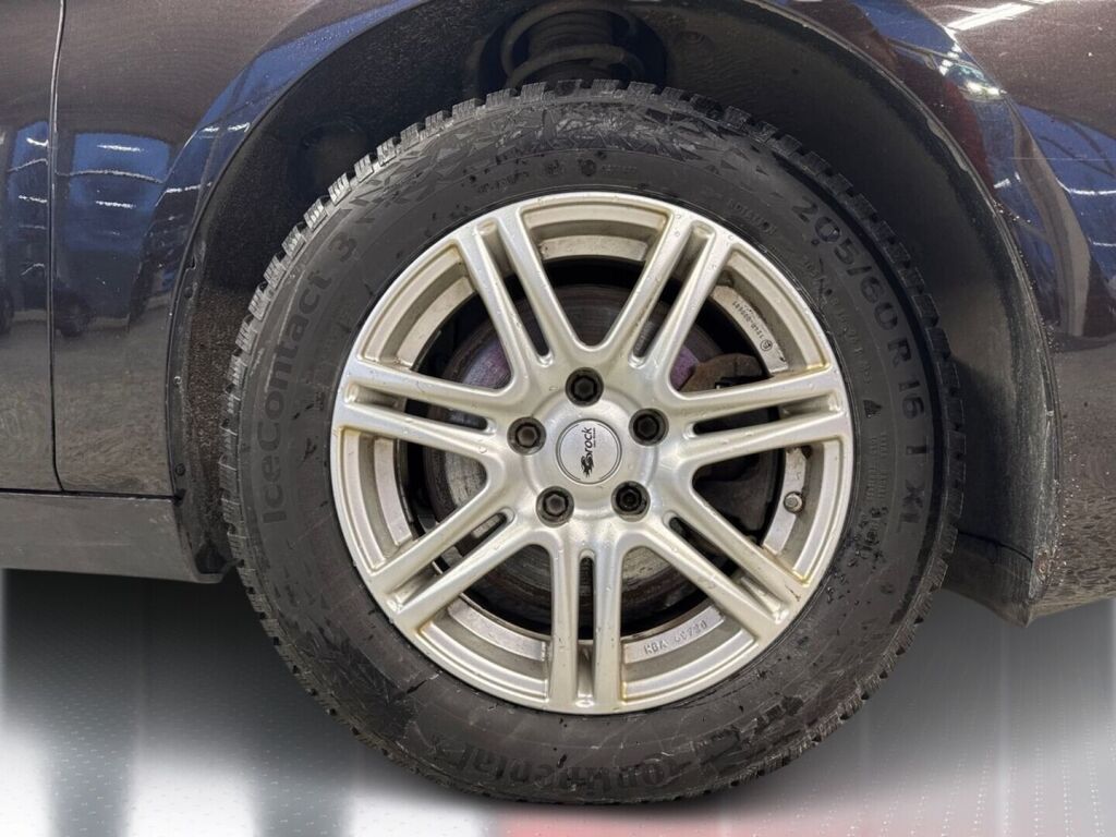 BMW 218 2017 Ruskea (beige)