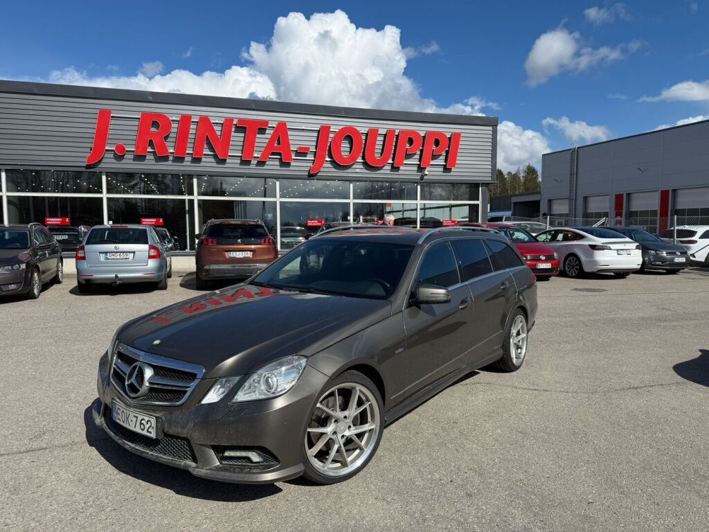 Mercedes-Benz E 2010 Ruskea (beige)