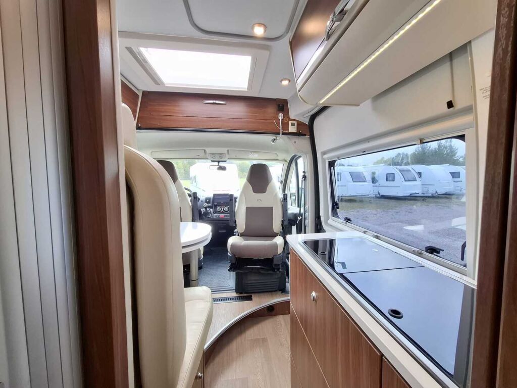 Adria Twin 600 SP Platinum 2017 Harmaa