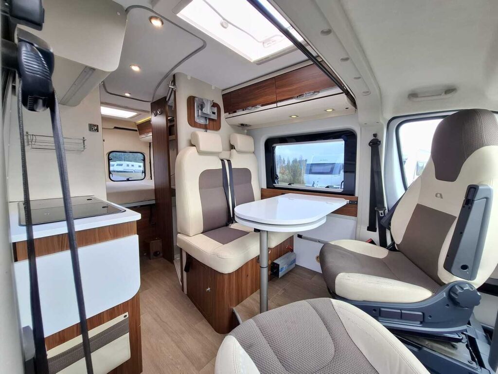 Adria Twin 600 SP Platinum 2017 Harmaa