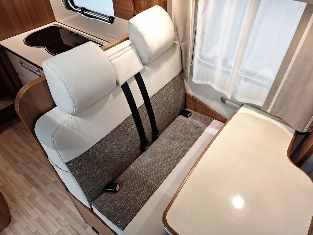 LMC T 638 G 2017 Valkoinen