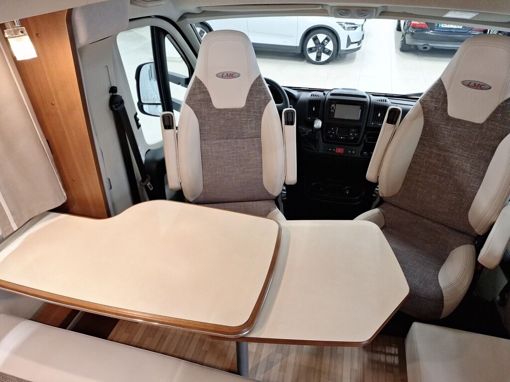 LMC T 638 G 2017 Valkoinen