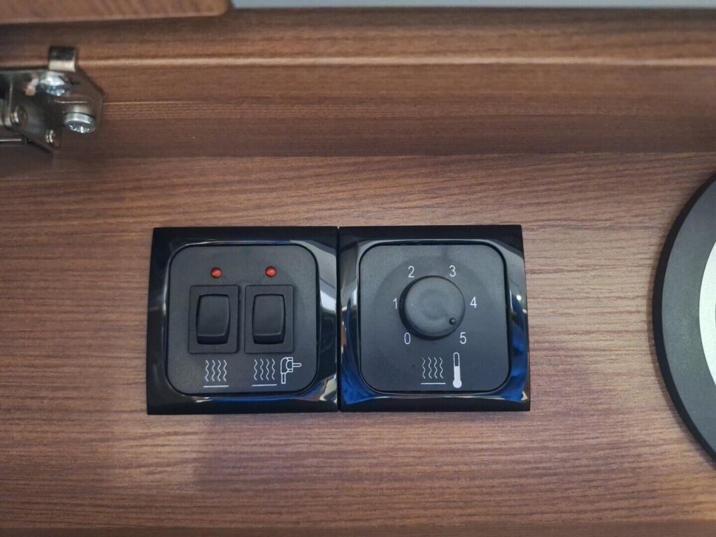 LMC T 638 G 2017 Valkoinen