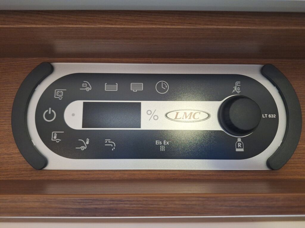 LMC T 638 G 2017 Valkoinen