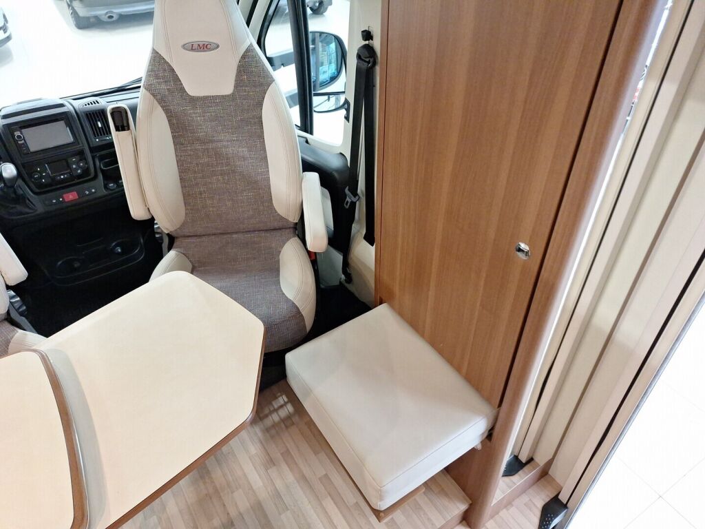 LMC T 638 G 2017 Valkoinen