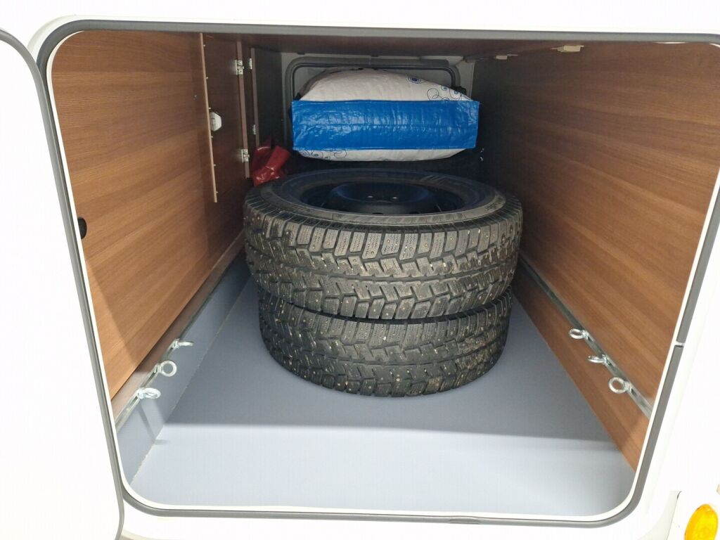 LMC T 638 G 2017 Valkoinen