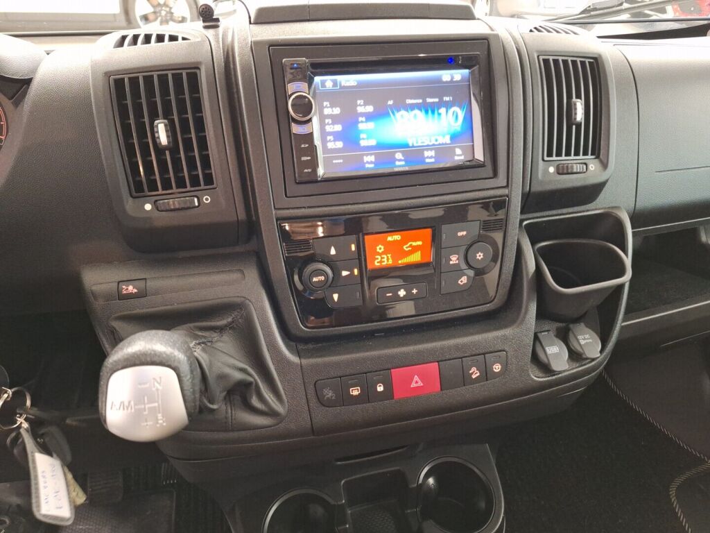 LMC T 638 G 2017 Valkoinen