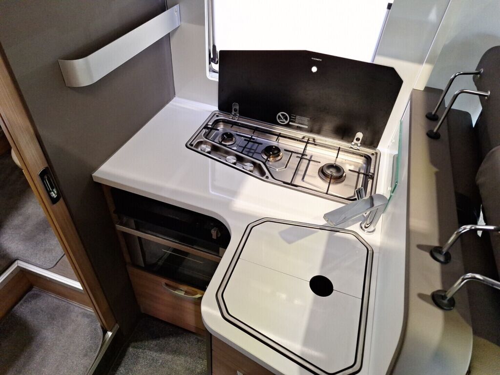 Adria Matrix 2018 Valkoinen