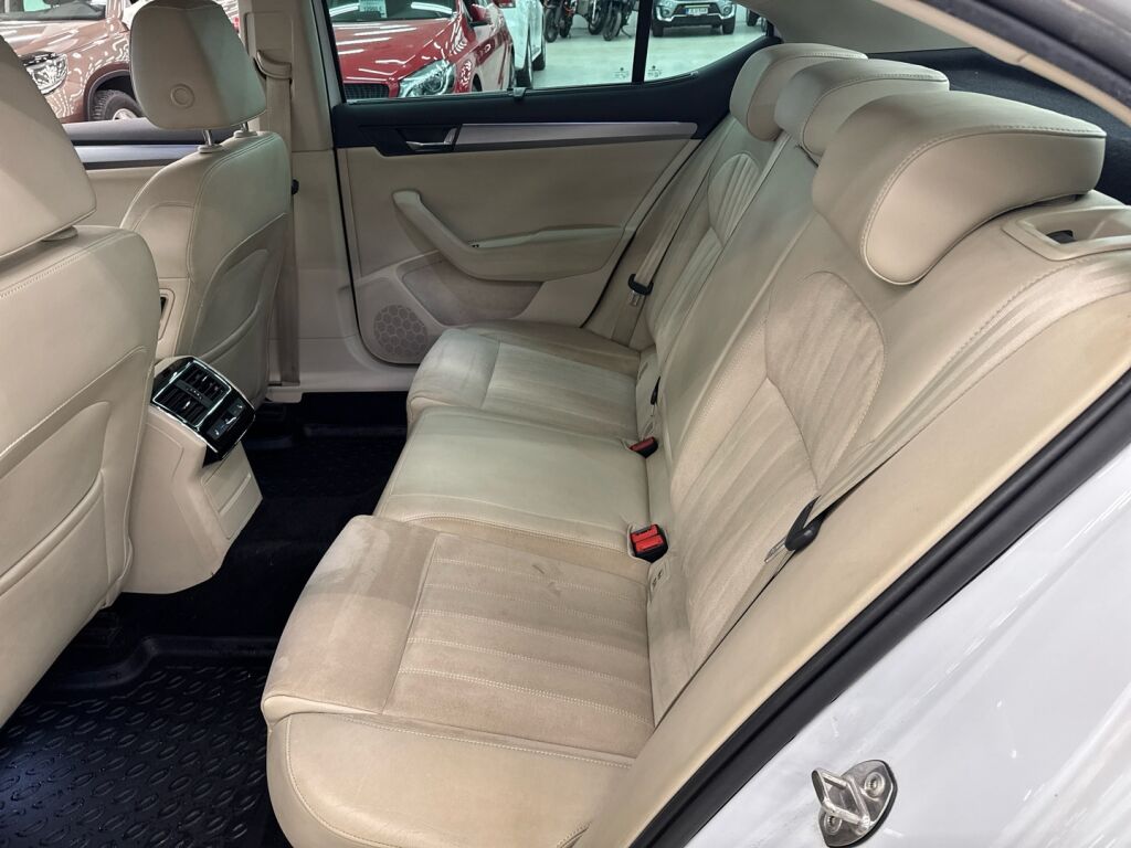 Skoda Superb 2017 Valkoinen
