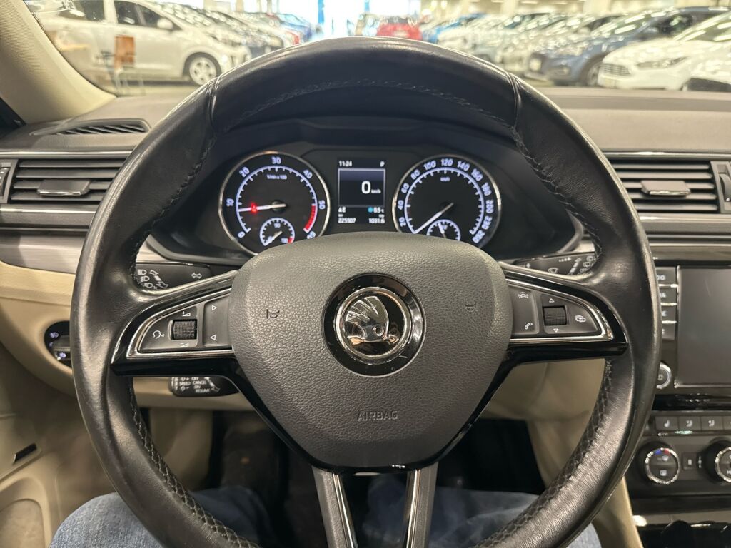 Skoda Superb 2017 Valkoinen