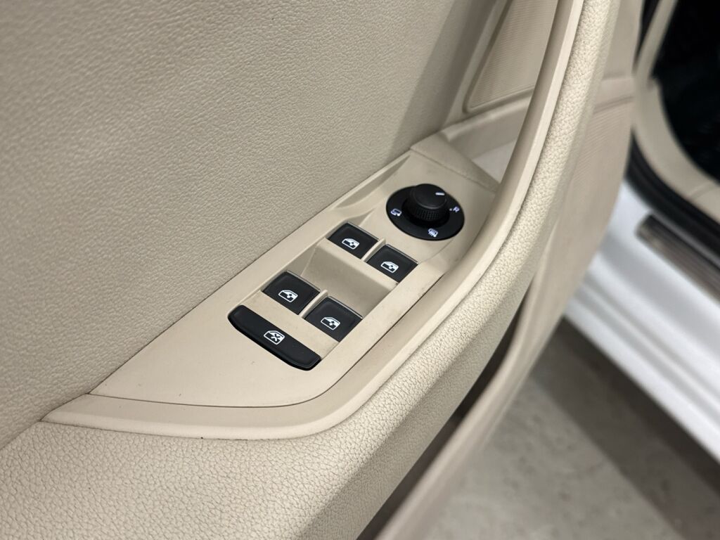 Skoda Superb 2017 Valkoinen