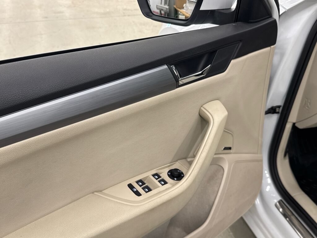 Skoda Superb 2017 Valkoinen