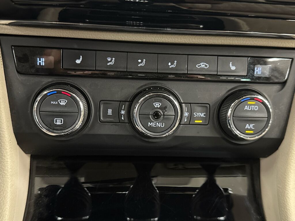 Skoda Superb 2017 Valkoinen