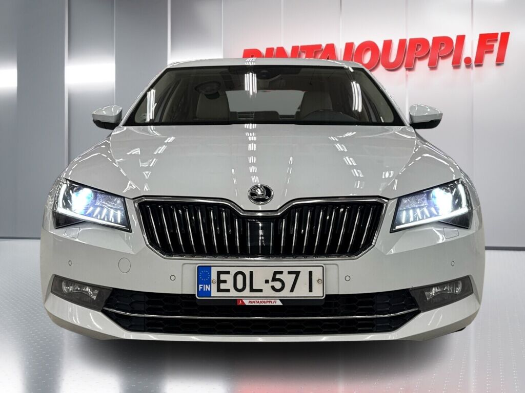 Skoda Superb 2017 Valkoinen