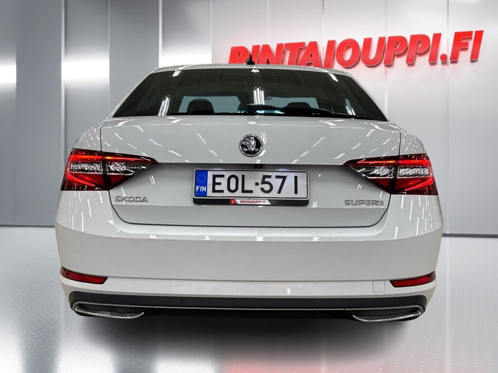 Skoda Superb 2017 Valkoinen
