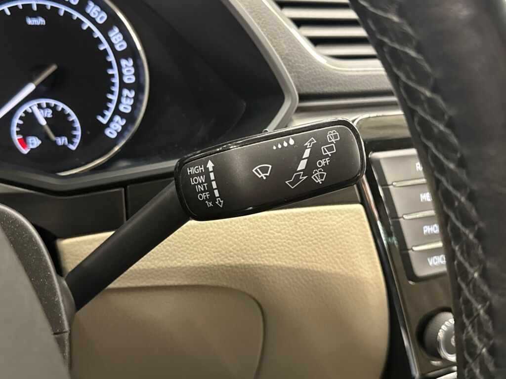 Skoda Superb 2017 Valkoinen