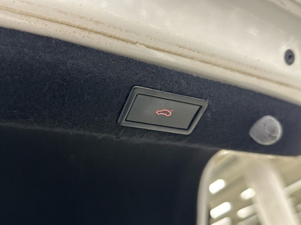 Skoda Superb 2017 Valkoinen