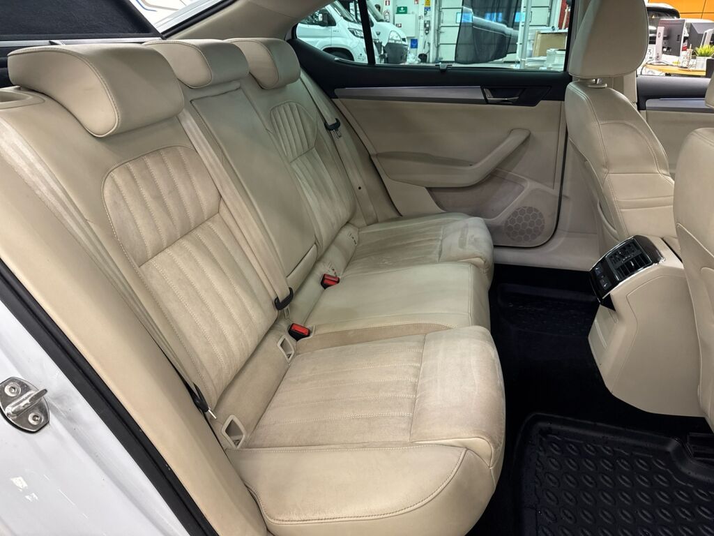 Skoda Superb 2017 Valkoinen