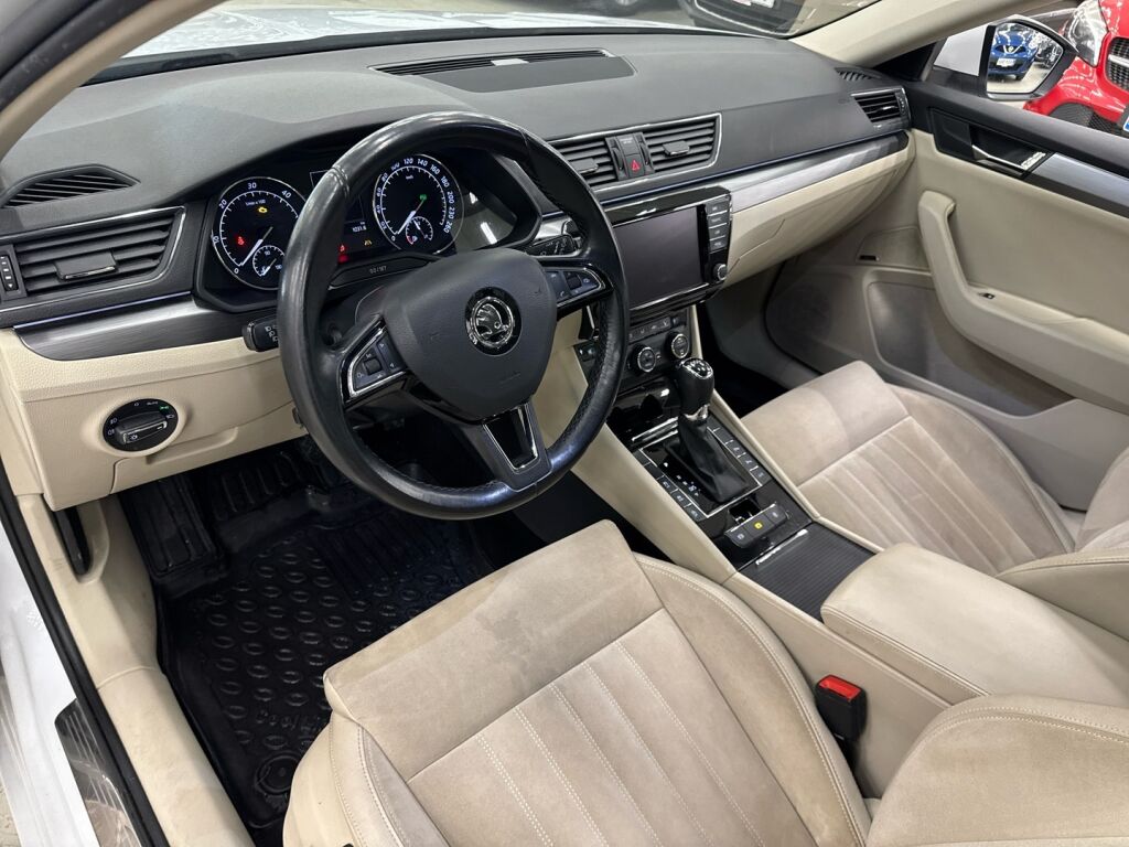 Skoda Superb 2017 Valkoinen