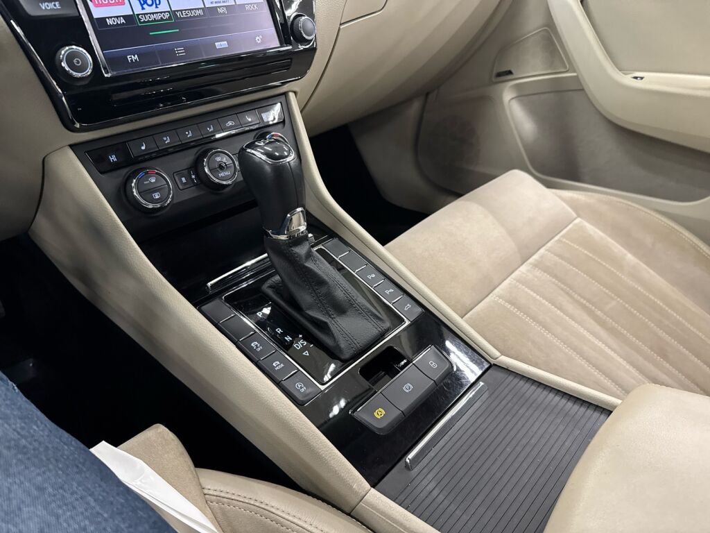 Skoda Superb 2017 Valkoinen