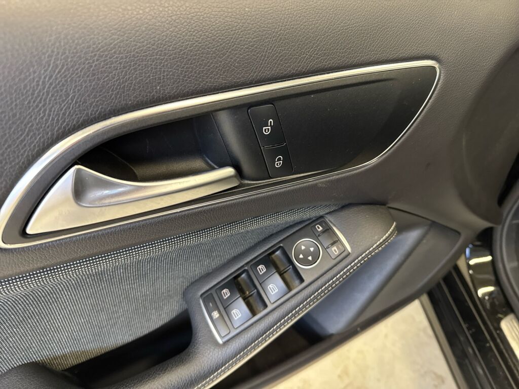 Mercedes-Benz A 2017 Musta