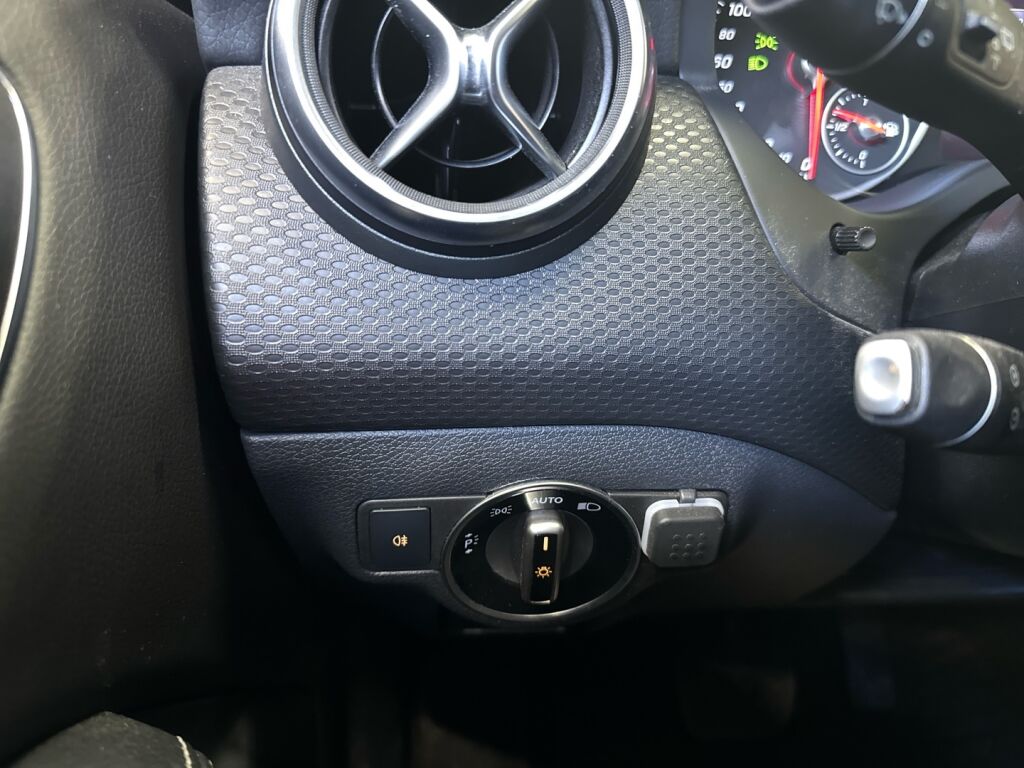 Mercedes-Benz A 2017 Musta