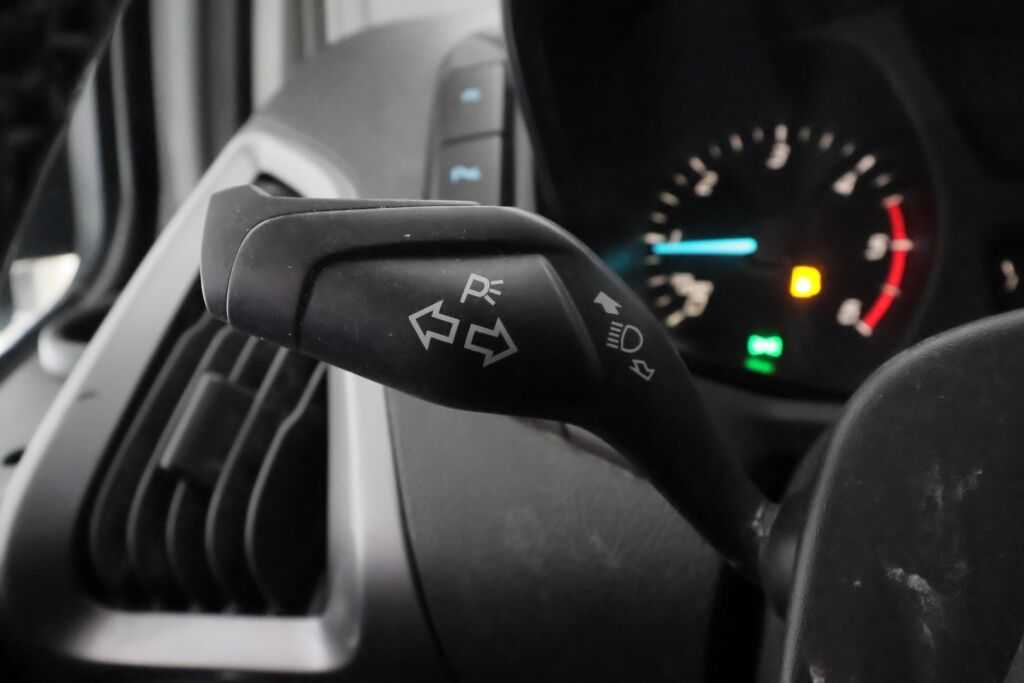 Ford Transit Custom 2018 Valkoinen