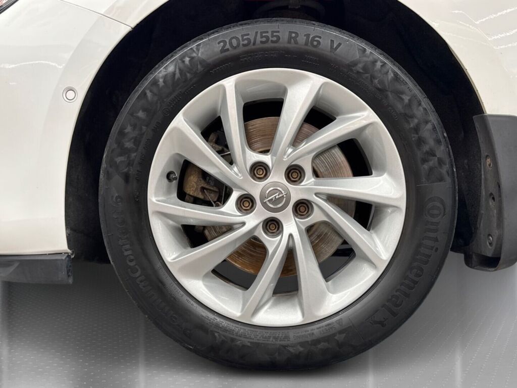 Opel Astra 2017 Valkoinen