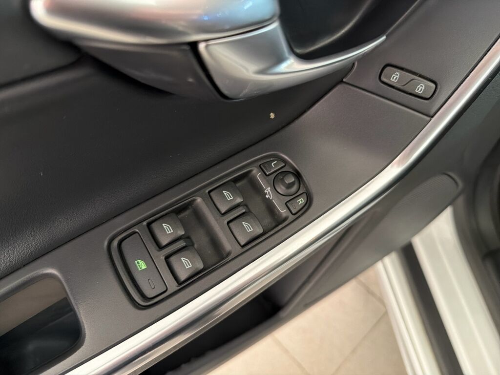 Volvo XC60 2012 Valkoinen