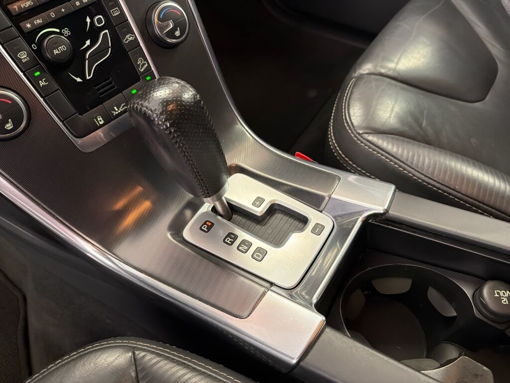 Volvo XC60 2012 Valkoinen