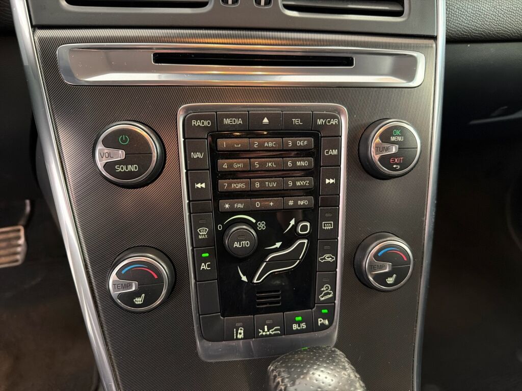 Volvo XC60 2012 Valkoinen