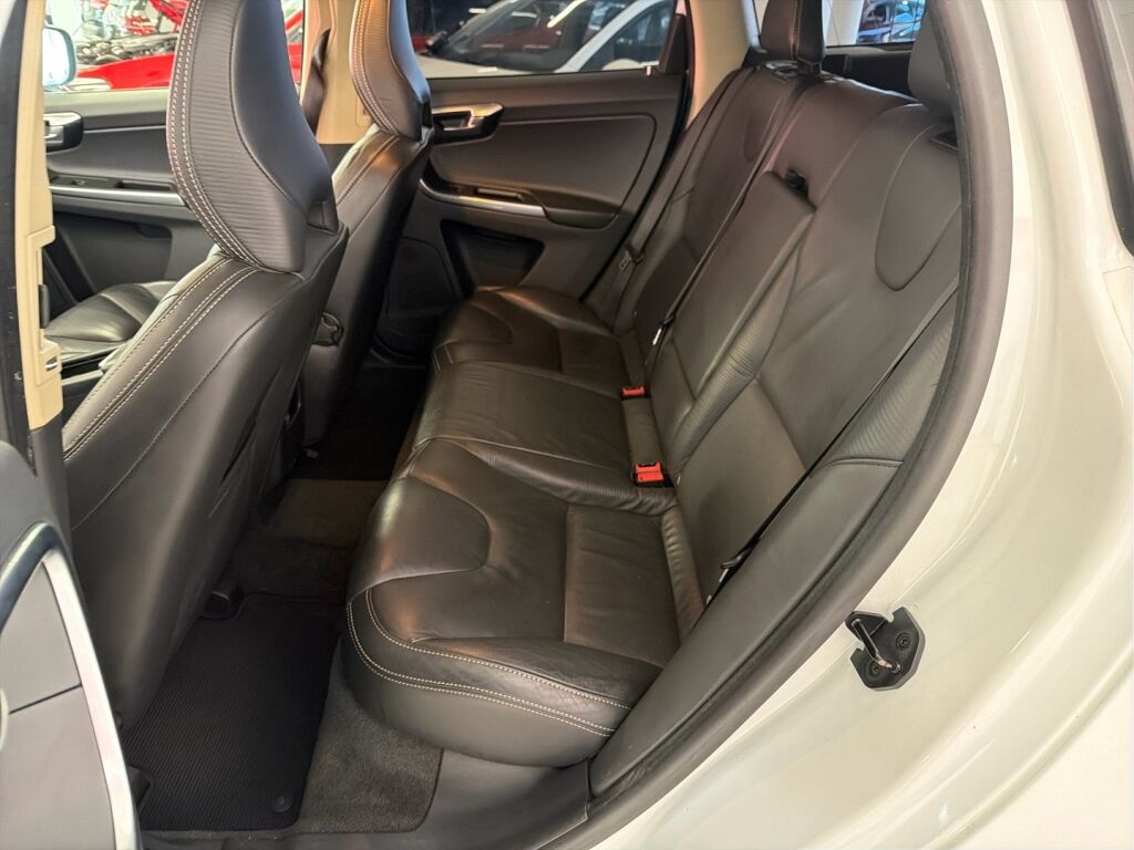 Volvo XC60 2012 Valkoinen