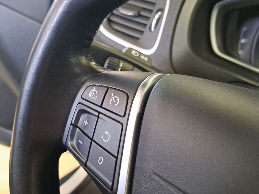Volvo V40 Cross Country 2017 Valkoinen