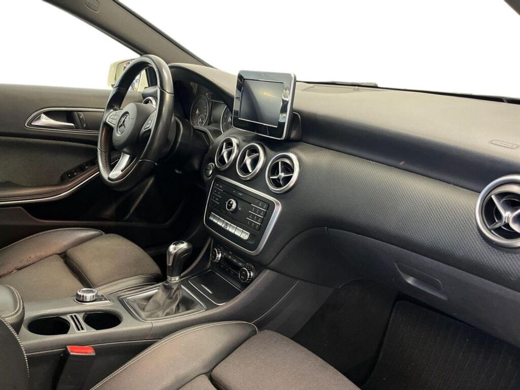 Mercedes-Benz A 2017 Valkoinen