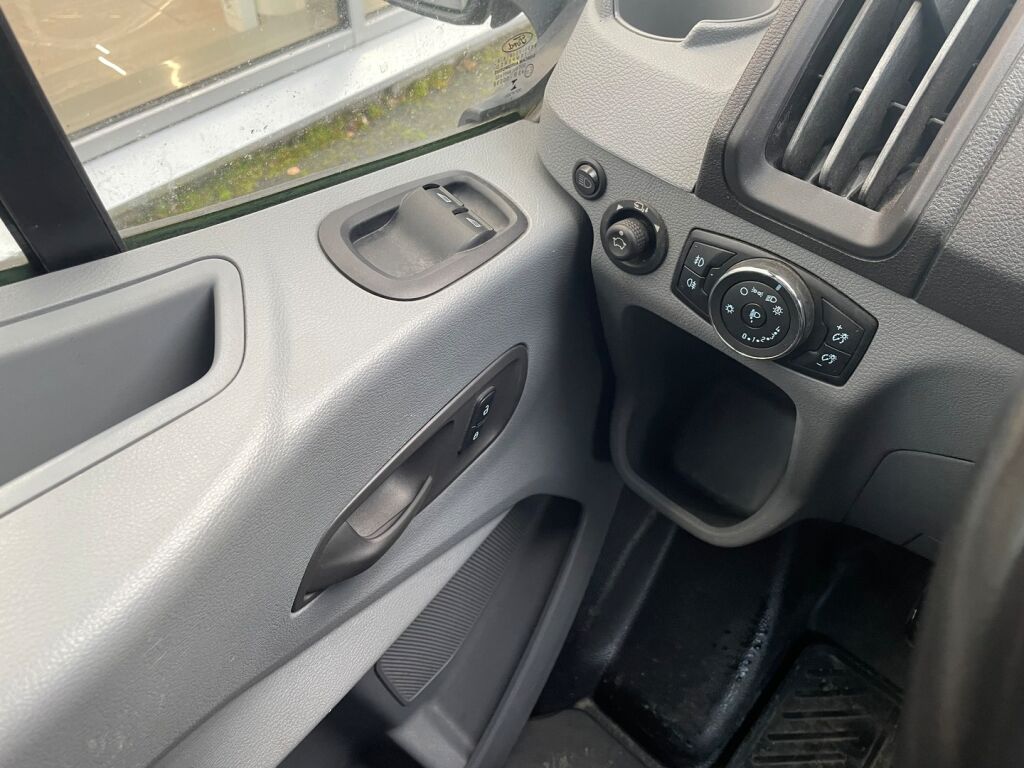 Ford Transit 2017 Musta
