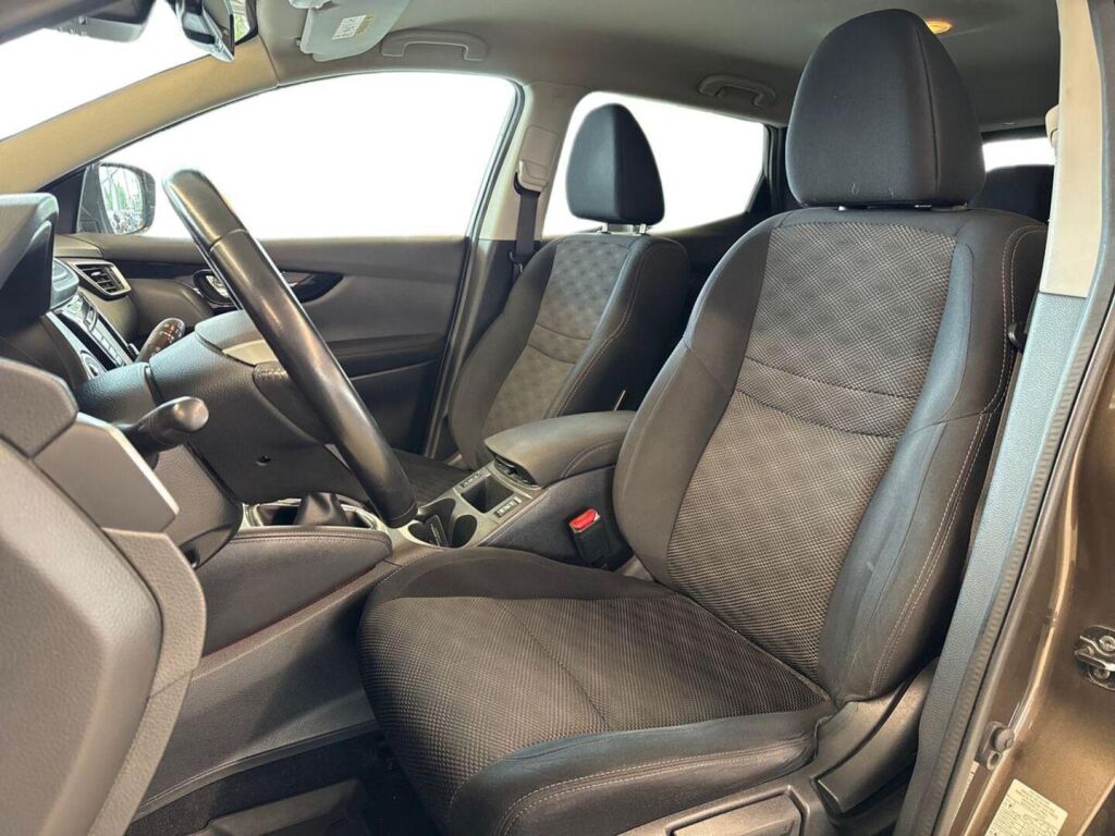 Nissan Qashqai 2017 Metallinhohto Ruskea (beige)