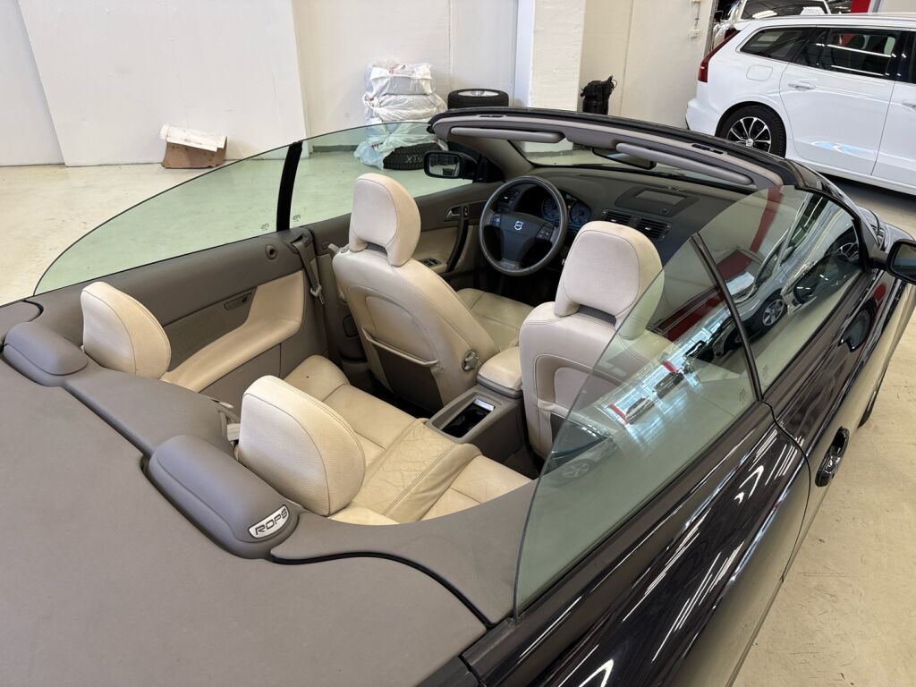 Volvo C70 2007 Musta