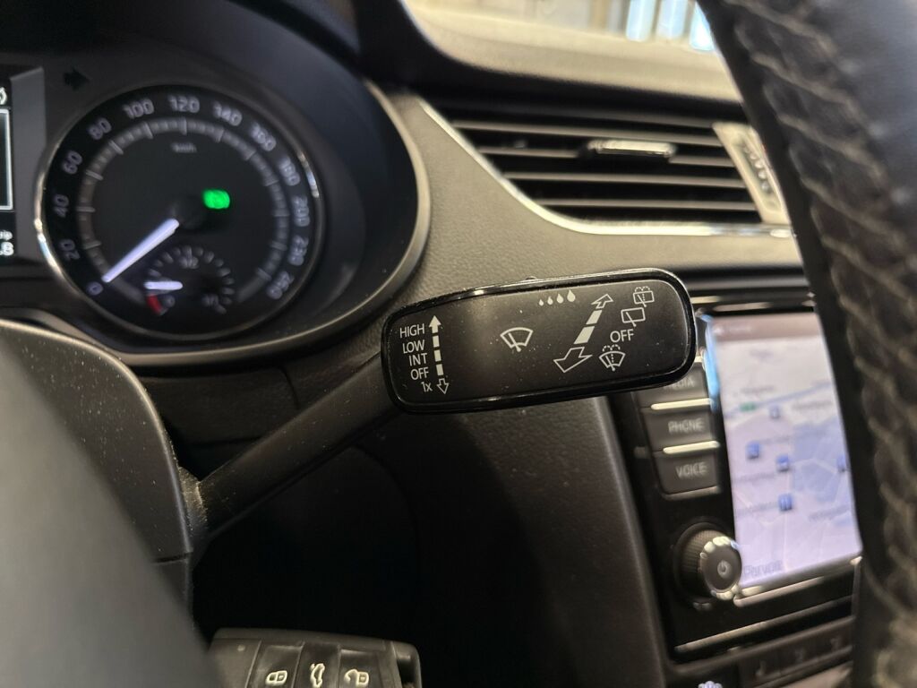 Skoda Octavia 2015 Valkoinen