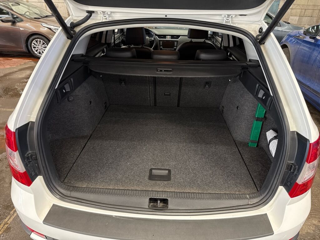 Skoda Octavia 2015 Valkoinen