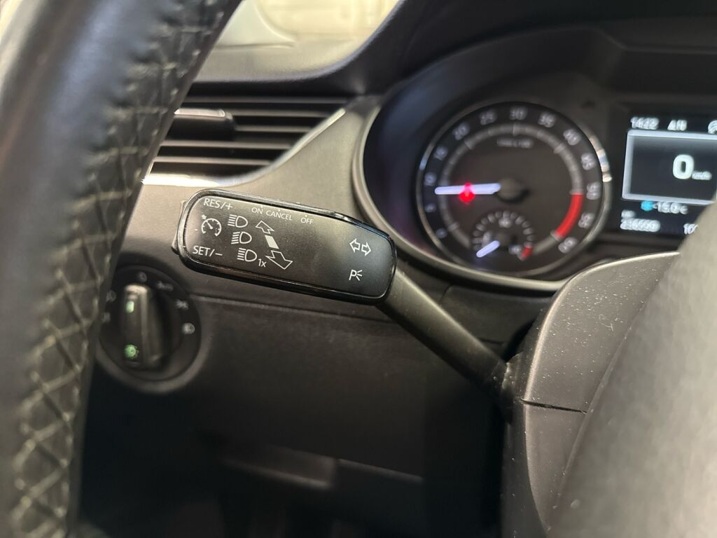 Skoda Octavia 2015 Valkoinen