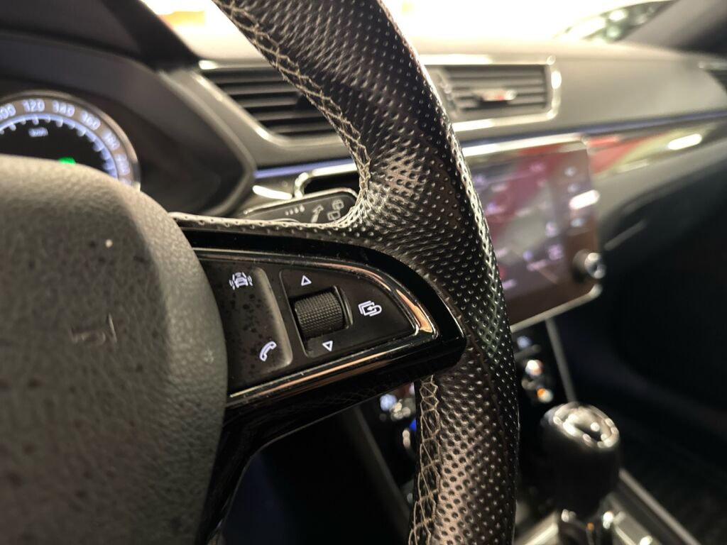 Skoda Superb 2018 Valkoinen