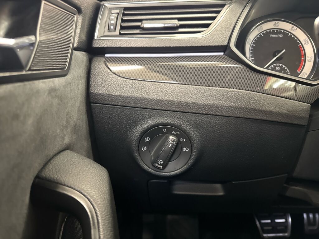 Skoda Superb 2018 Valkoinen