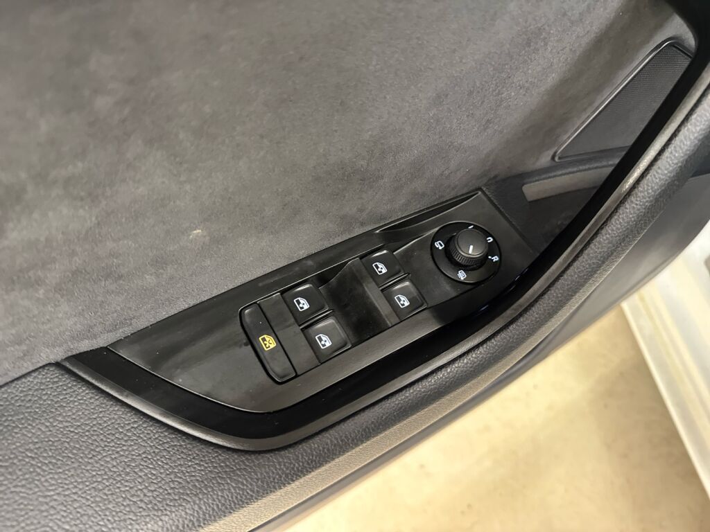 Skoda Superb 2018 Valkoinen