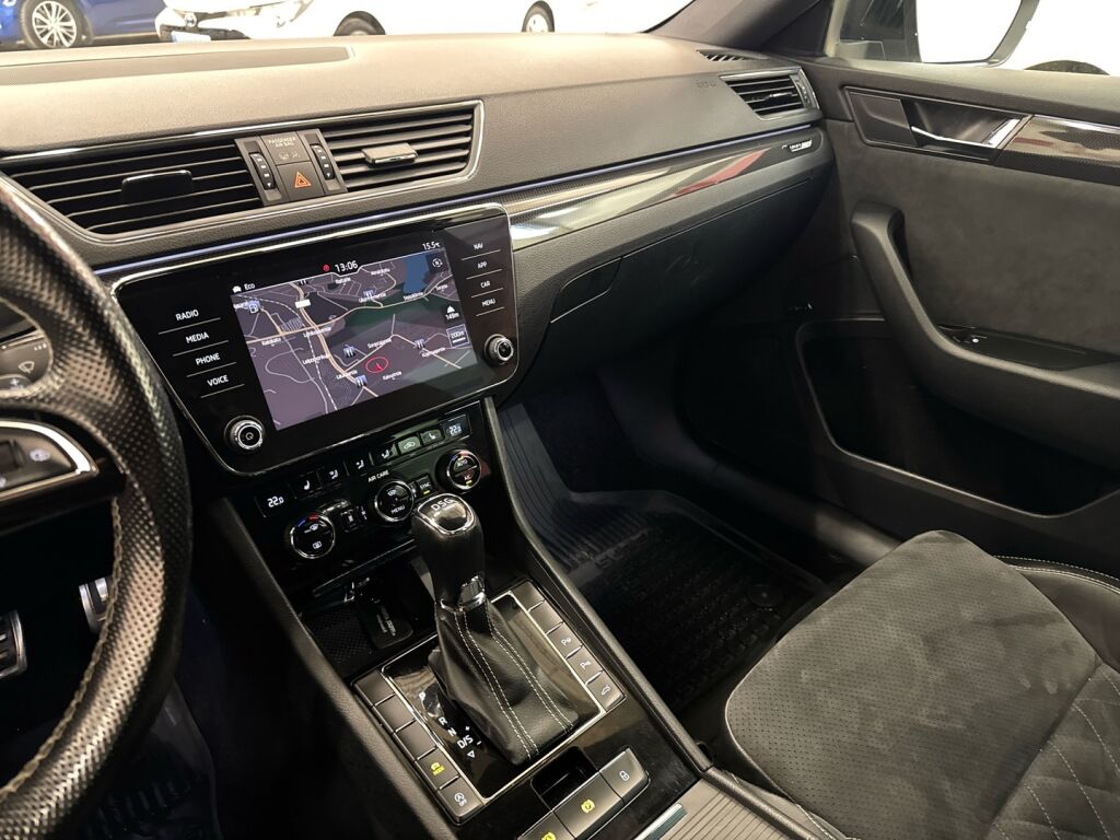 Skoda Superb 2018 Valkoinen